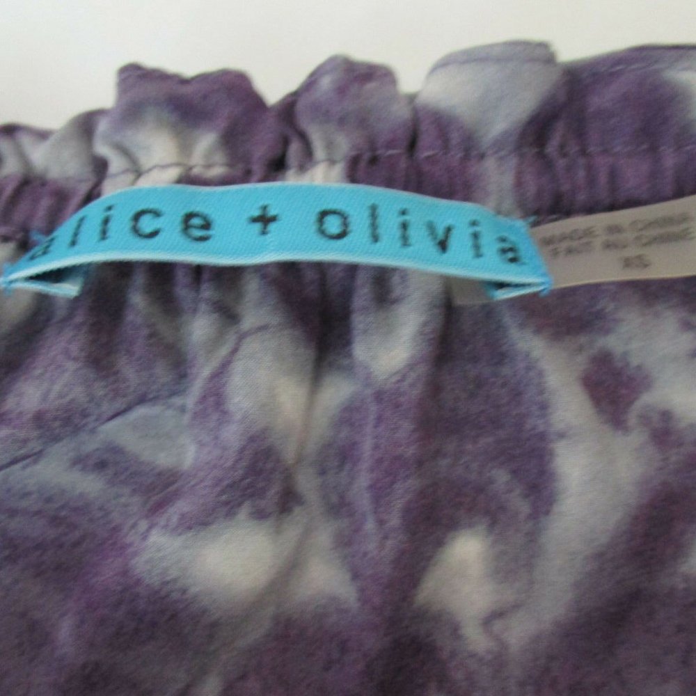 ALICE+OLIVIA Silk Blend Keyhole Silk Blend Shirt - Picture 2 of 8